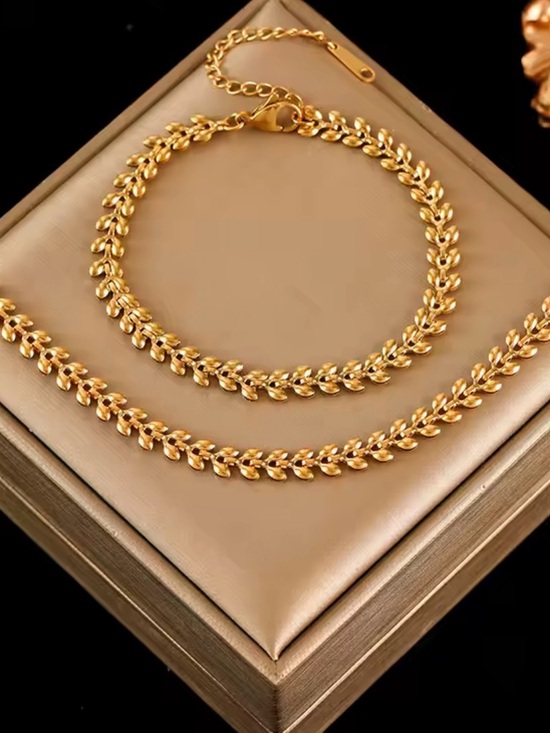 Jewelry - Elegant gold Necklace and Bracelet Set - Elegant Women's Jewelry